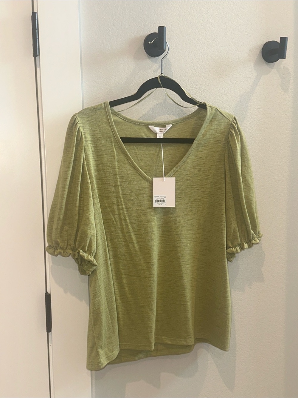 New LC Lauren Conrad Size XL X-Large Women's V-Neck Puff Sleeve Top - Green NWT
